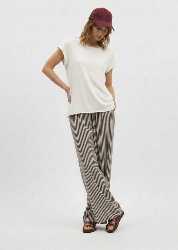 Davina Relaxed Fit Cream T-shirt