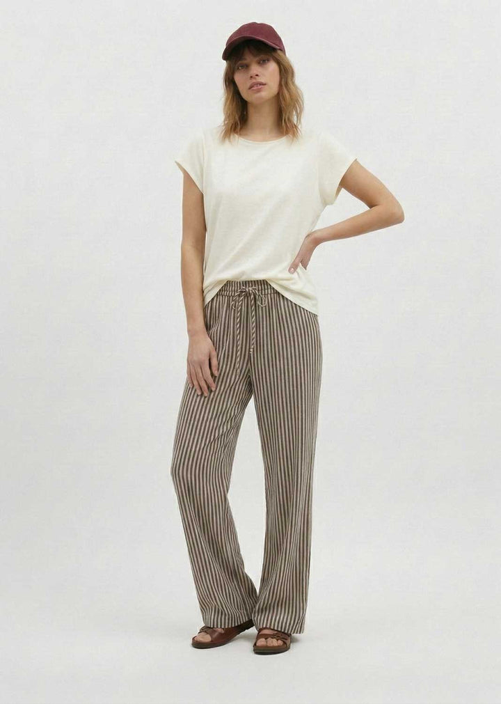 Davina Relaxed Fit Cream T-shirt
