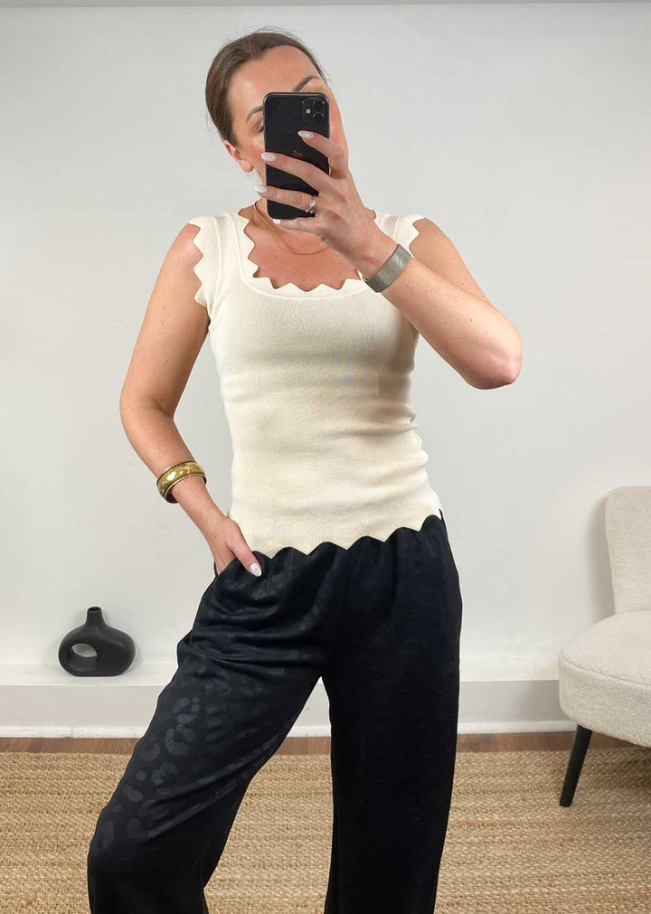Kyla Zig Zag Trim Vest Cream
