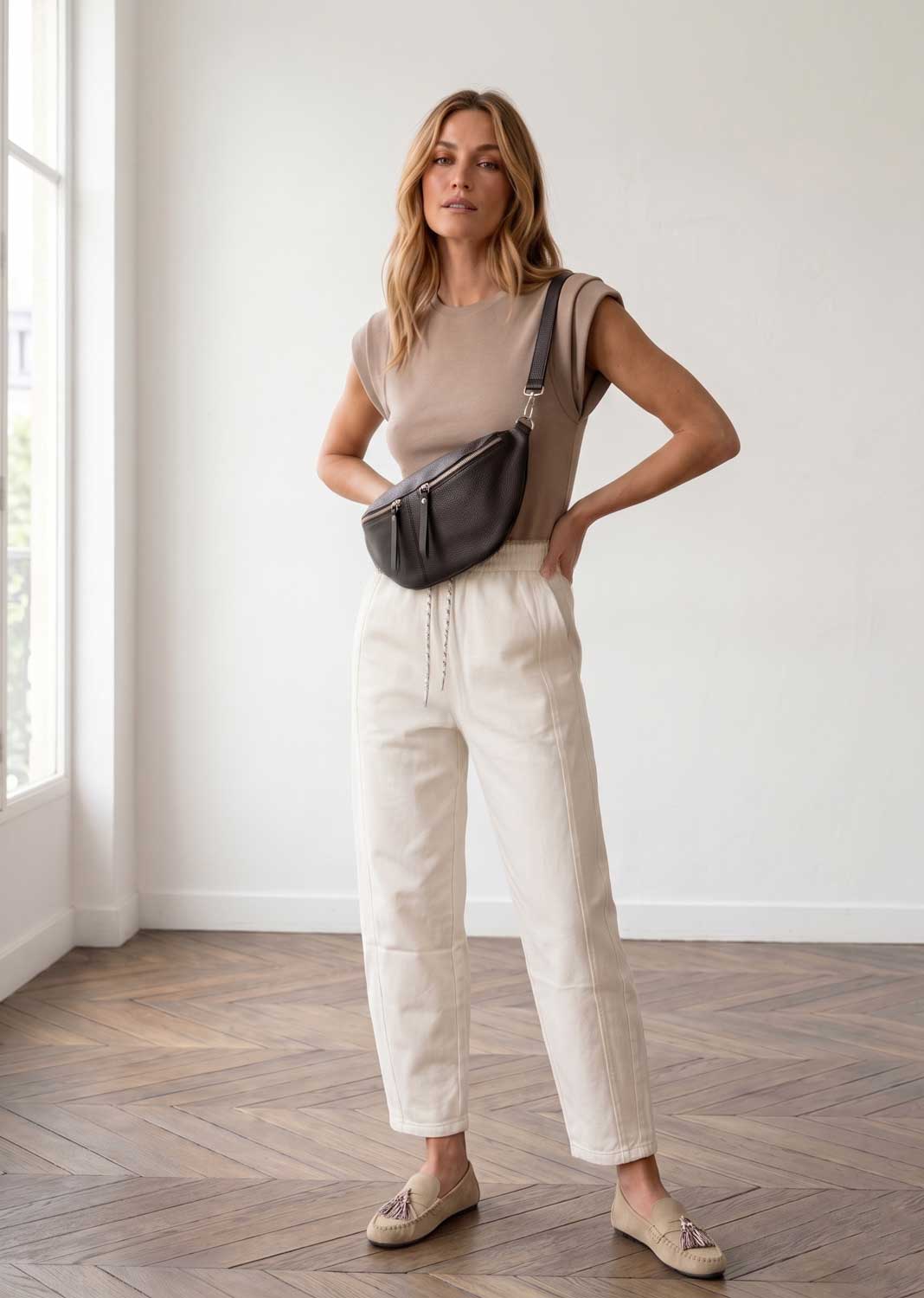 Women's Black Leather Sling Bag. Made in Italy