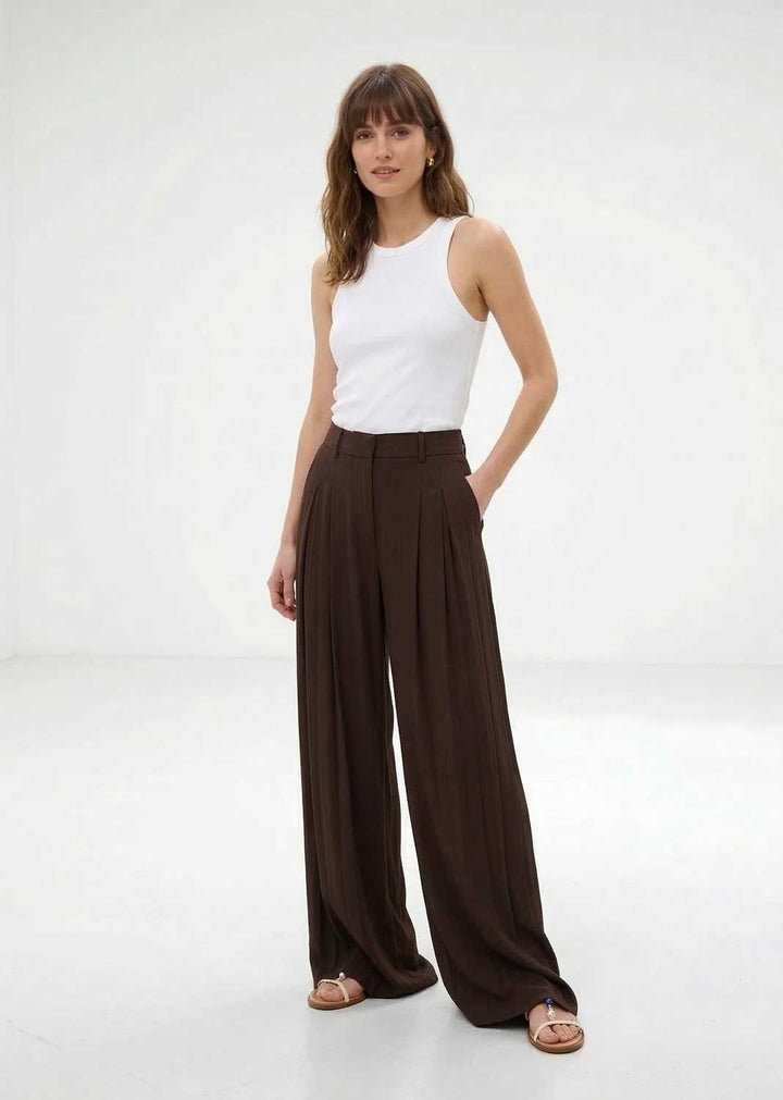 wide leg pleated trousers 