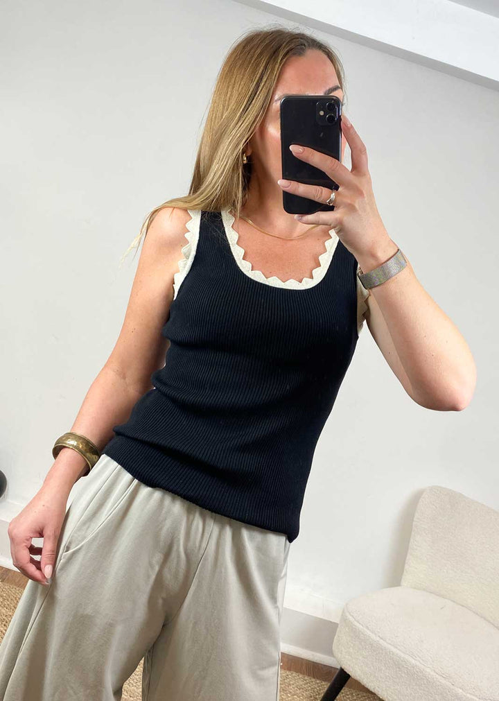 Solange Lurex Scallop Vest Black