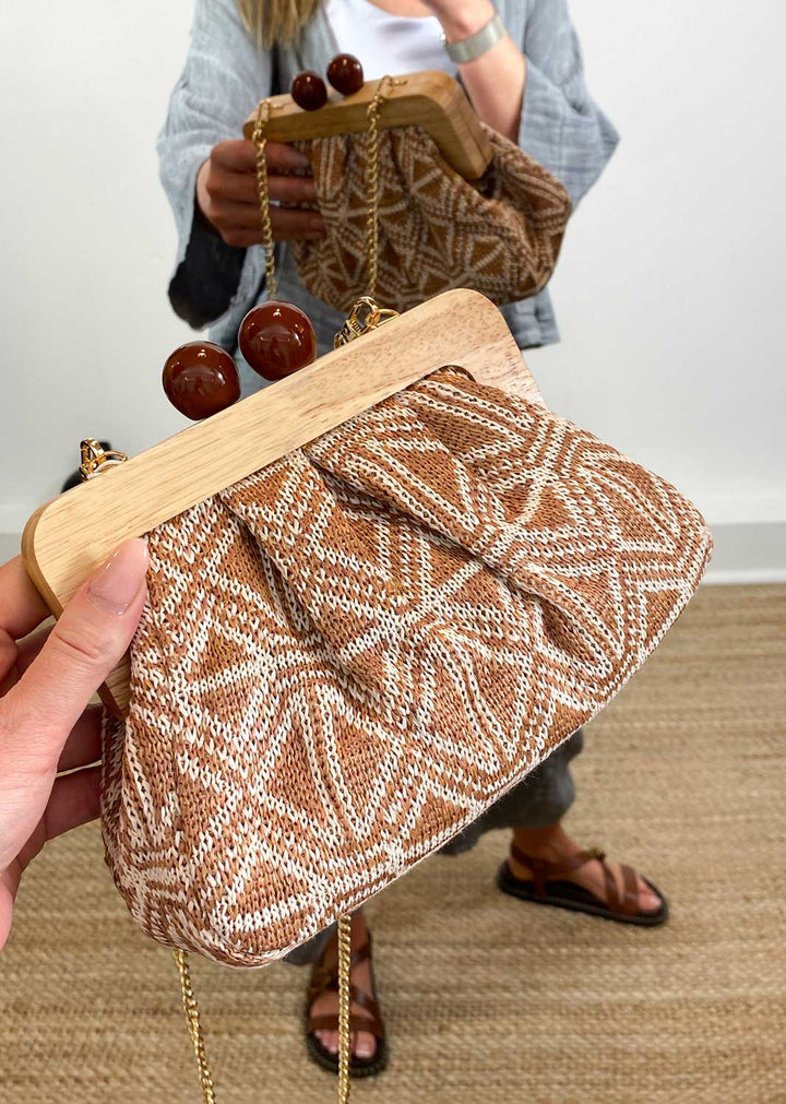 Soller Clutch Bag in Tan